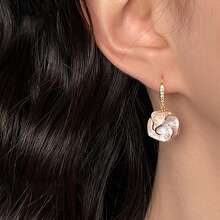 1 Pair Romantic Flower Petal Golden Copper Pave Cubic Zirconia Dangle Earrings For Women Graduation Prom Party Mother's Day Wedding Guest Photogenic Influencer Style Aesthetic Chic Statement Jewelry Organic Sculptural Modern Sophisticated Unique Design Eyecatching Stylish Elegant Artistic Bold Glamorous - Gold - View 5