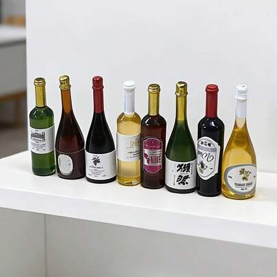 8件/24件装INS风迷你逼真酒瓶摆件，氛围桌面装饰，微缩场景配件。这套精致的迷你逼真酒瓶套装精准还原了各种风格的真实酒瓶细节，适合装饰桌面、书架、边柜，也可用于微缩场景摄影和DIY手工制作，轻松打造INS风氛围。