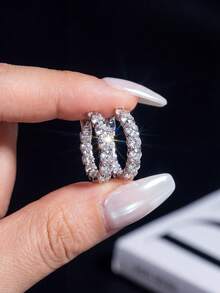 1 Đôi bông tai Moissanite hình sừng bò đính kim cương toàn phần tinh xảo, món quà trang sức cưới/đính hôn thanh lịch và sang trọng, trang sức thời trang cao cấp. - Bông tai moissanite hình đầu bò đính kim cương nguyên khối - Xem 3
