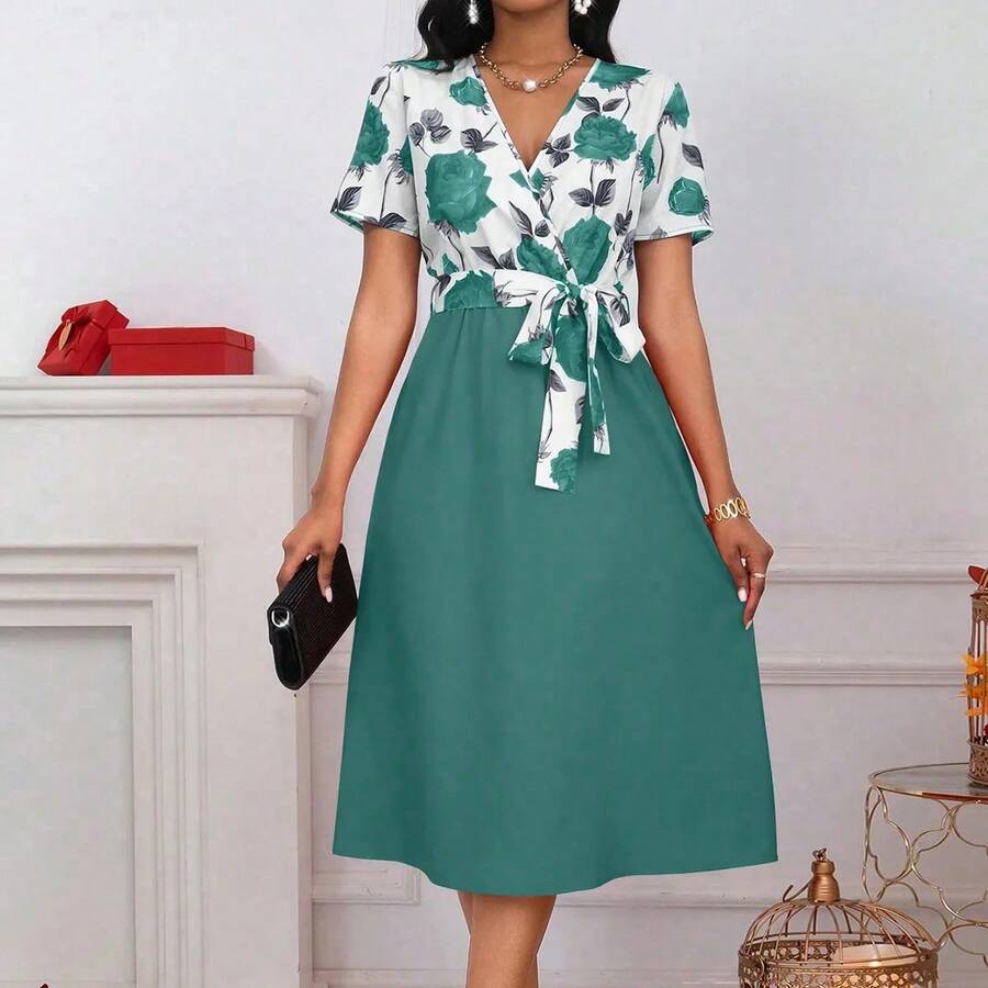 Vestido midi con estampado floral y cuello en V para mujer, vestido de manga corta con corte en A y patchwork de rosas para ocasiones informales, vacaciones y invitadas a bodas - lago azul - Ver 1