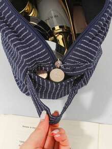 Classic Striped Large Capacity Handheld Makeup Bag, Dark Color Zipper, Skincare Products Travel Organizer Pouch Travel Essentials For Holiday Vacation Makeup Organizer Travel Bag For Women Make Up Bag VA05 - Navy Blue - View 3