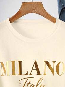 Camiseta de mujer de diseño elegante y moderno de lujo con letras "MILANO" en oro brillante y texto talla grande pequeño "ITALY" en estilo minimalistaPure-Cotton - Albaricoque - Ver 4