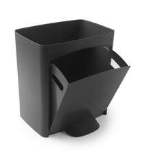 SP Berner Bộ 2 thùng rác/thùng  dạng đứng 70L, 2 ngăn, cao 76cm, dễ sử dụng, màu đen than chì. Được làm hoàn toàn từ 100% nhựa . Rất dễ lau chùi bằng khăn ẩm có xà phòng. Thiết kế mỏng gọn phù hợp với mọi không gian bếp, và chiều cao là một trong những ưu điểm nổi bật; với chiều cao 76cm, nó mang lại sự tiện lợi hơn khi đổ rác. - Màu xám 2 - Xem 10