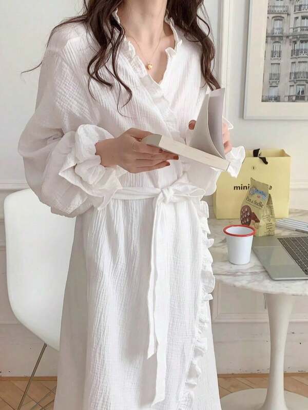 1 Áo choàng tắm nữ màu trắng, kiểu dáng tối giản châu Âu, tay dài, đồ mặc nhà, áo choàng tắm trắng có bèo nhún, chất liệu mỏng nhẹ, màu trơn, áo choàng tắm mặc nhà mùa xuân thu hè, thích hợp cho gia đình, phòng tắm và spa, áo choàng buổi sáng và áo choàng ngủ (Sản phẩm có kích thước nhỏ hơn so với bình thường, chúng tôi khuyên bạn nên đặt mua lớn hơn một size).