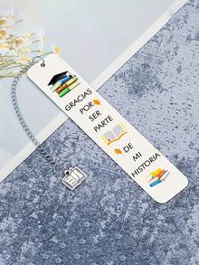 Segnalibro in acciaio inossidabile con testo in spagnolo "Grazie per essere stata parte della mia storia", stampato con cappello da laurea e motivo a libro, regalo di apprezzamento per gli amanti dei libri/ritorno a scuola/festa dell'insegnante - Multicolore - Visualizzare 4