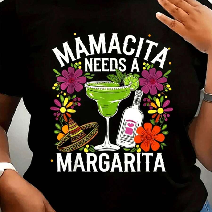 Plus Size Dress For Women, Plus Size Women's T-Shirt With "Mamacita Needs A Margarita" Graphic, Cinco De Mayo Party Design With Floral And Hat Details, Black Crew Neck Short Sleeve T-Shirt For Spring And Summer, Soft And Relaxed, Perfect For The - 黑色 - 查看 1