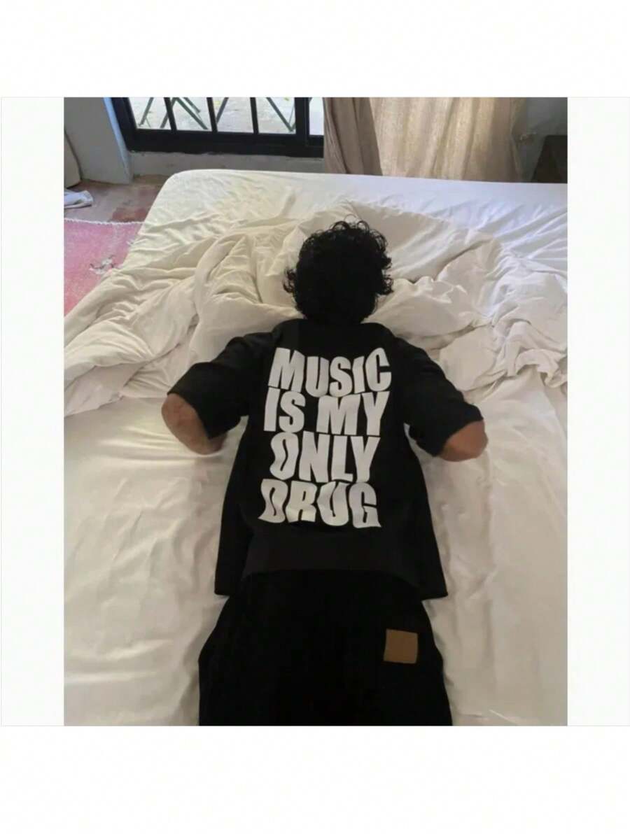 Unisex T-Shirt With Graphic Print "Music Is My Only Spiritual Nourishment", Black Background With White Print, Crew Neck, Casual Urban Style, Harajuku Style, Soft And Breathable Fabric, For All Seasons, A Must-Have For Car Enthusiasts. Loose And Comfortable For Summer. - màu đen - Xem 1