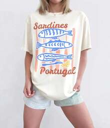 Envío Gratis, Camiseta Gráfica Vintage de Sardinas 100% Algodón: Estilo Costero de Portugal 2026 - Ropa Linda, Conjuntos para Conciertos, Vestidos de Verano para Mujer - Camiseta Vintage de Estilo Urbano Unisex de Algodón, Manga Corta, Cuello Redondo, Blusas para mujer, playeras de mujer, blusas casuales para dama. - Albaricoque - Ver 1