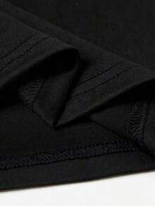 Camiseta con estampado gráfico y letras de talla grande, con mangas cortas y cuello redondo, perfecta para uso casual en primavera y verano, diseñada para la moda femenina de talla grande.2026 - Negro - Ver 4