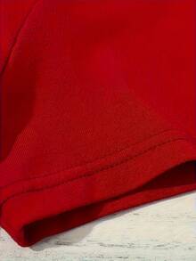 Esta es una camiseta estampada con un diseño de mariquita de dibujos animados, adornada con lunares rojos y detalles en negro.La tela es suave y transpirable, lavable a máquina y cómoda para usar en todas las estaciones. - [Rojo] - Ver 4