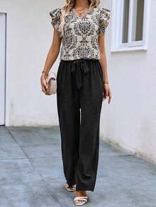 2 piezas Conjunto casual de vacaciones con blusa de mangas de casquillo con cuello en V con estampado floral y pantalones de pierna ancha para mujer - Negro - Ver 3
