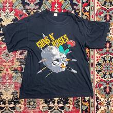 988 Vintage Tour T-Shirt Skull Rose Graphic K Size L220g Heavyweight 100% Cotton T-Shirt. Butterfly Print. Unisex Sizing. Round Neck Inspirational T-Shirt. Cute And Beautiful Y2K-Inspired Summer Top, Perfect For The Outdoors, Home, Work, Or Street Wear. Casual, Loose-Fitting Everyday T-Shirt. - 黑色 - 查看 1
