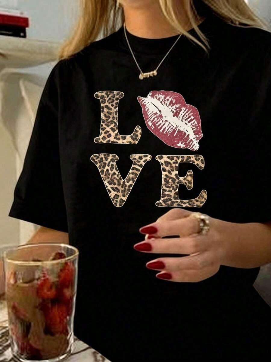 1 Piece Of Clothing For Teens, Vintage-Inspired "LOVE" Print T-Shirt - Casual Crew Neck, Leopard Print With Kiss Detail, 100% Machine Washable - Perfect For Summer, Everyday Wear. | Fun Design | Stylish Details 210g 100% Cotton, Designs Are Fully Printed. Unisex. - 黑色 - 查看 1