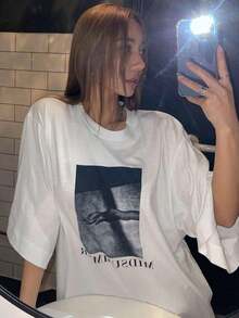 Camiseta oversize con gráfico de mano y letra, de hombros caídos, estilo urbano - Multicolor - Ver 6