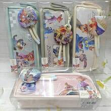 Hộp bút MINISO Zootopia 2 dung tích lớn, kèm huy hiệu nhân vật hoạt hình độc quyền, in hình Nick và Judy, túi đựng văn phòng phẩm di động dành cho học sinh, món quà hoàn hảo cho gia đình và bạn bè vào dịp sinh nhật, Giáng sinh, tựu trường. - Thiết kế họa tiết ngẫu nhiên [1 chiếc] - Xem 8