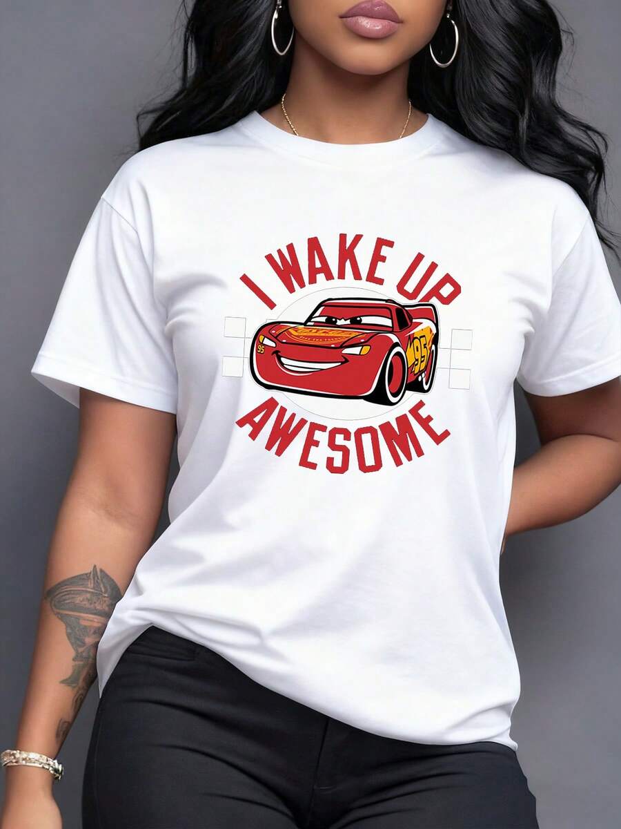 Auto rojo sonriente con frase motivadora que expresa energía positiva y actitud segura interpretando el despertar diario con entusiasmo camiseta para mujer casual cómoda y moderna - Blanco - Ver 1