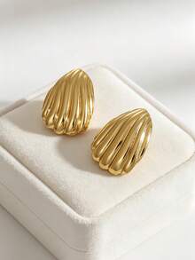 Thick Women's Chunky Gold Declaration Earrings, Exquisite And Elegant Gold Lady's Earrings, Asymmetric Stripe Texture Earrings, Unique Texture Design - 18K Gold-Coated Non-Oxidizing Stainless Steel Earrings, Lightweight And Low-Allergy, Chunky Gold Declaration Earrings, Fashionable And Simple Jewelry, Suitable For Daily Casual Wear, Parties And Gatherings (1 Pair / 2 Pcs) - Irregular Earrings - View 4