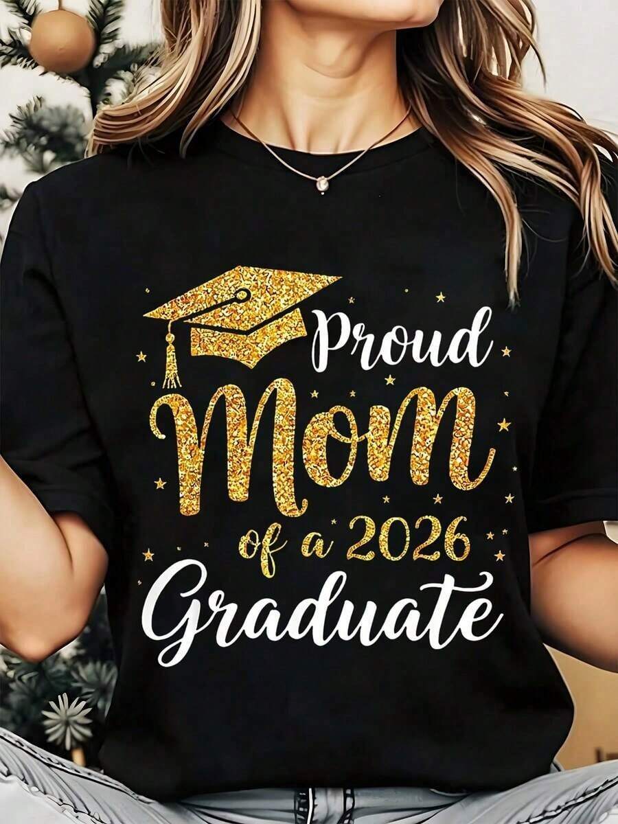 Women's Round Neck T-Shirt With The Print "Proud Mother Of A 2026 Graduate" And A Golden Graduation Cap, For Mothers At The 2026 Graduation Ceremony, - 黑色 - 查看 1