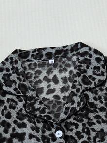 Bộ đồ ngủ nữ tay ngắn, quần short, họa tiết da báo, kiểu xếp ly phồng, chất liệu nhăn nhẹ. - Xám - Xem 2