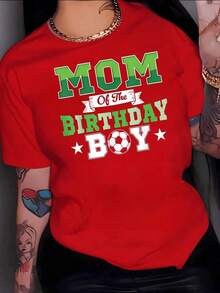 Camiseta de mujerGráfico que celebra a la madre orgullosa en el cumpleaños de su hijo con temática de fútbol y estrellas camiseta para mujer 100% algodónCómoda y ligera - Rojo - Ver 1