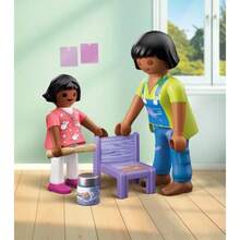 Mujer y Niña Pintando64 - como en la foto - Ver 3