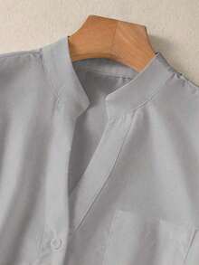 Camisa de mujer de unicolor con cuello en V y botones - Blusa casual y elegante de manga larga con detalle de bolsillo, adecuada para vacaciones, viajes y uso diario, artículo esencial para todas las temporadas de primavera - Gris - Ver 9