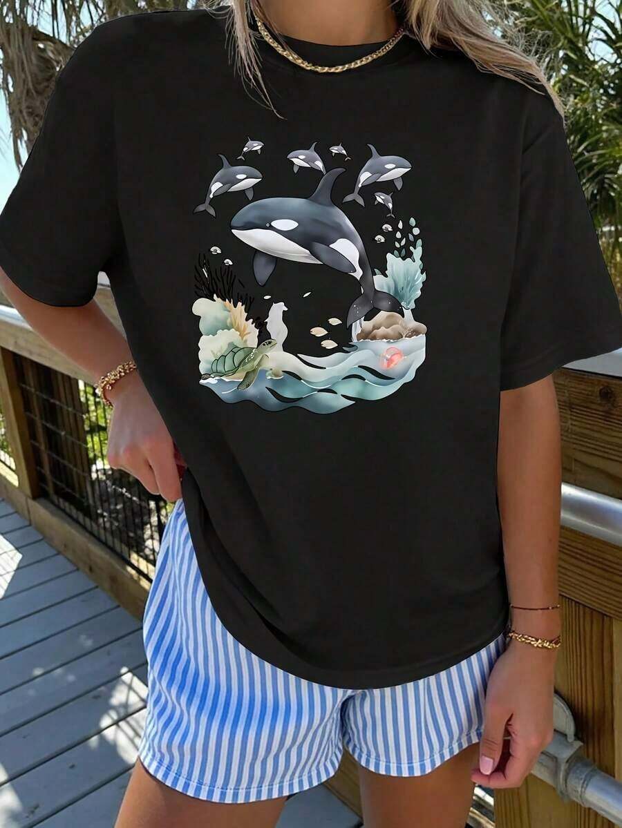 1 Piece Of Stylish Women's Short-Sleeved T-Shirt With An Ocean Scene Print Featuring Orcas And A Round Neck. Suitable For Spring, Summer, Autumn, And Winter. Stylish, Comfortable, Soft, And Breathable. New Style For Travel, Vacations, And Everyday Wear. Versatile, Casual, And Elegant. Women's Short-Sleeved T-Shirt With Letter Print, Y2K Aesthetic, 180g, 100% Cotton - 黑色 - 查看 1