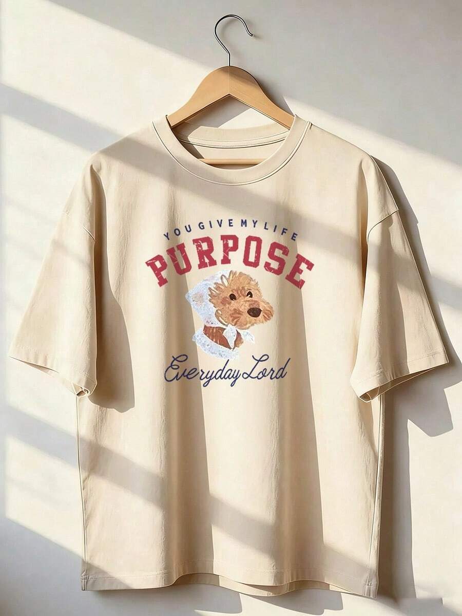 Camiseta de Manga Corta con Perro Tierno y Caligrafía Americana,Camiseta de manga corta de moda para primavera y verano de 2026, hecha en México, 180 gramos. Estampado de dibujos animados, modelo de pareja, apta para uso interior o exterior. Cuello redondo, unisex, ideal para oficina y ocio. Paquete de una pieza. - APR-P631577SLNDXZGY382 - Ver 1