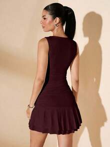 Vestido mini ajustado de mujer de color blanco liso sin mangas con volantes en la cintura y falda acampanada.Vestido de Body entero con capas para el verano, otoño e invierno - Granada - Ver 2