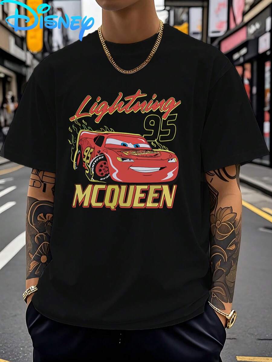 A Men'S Disney Short-Sleeve T-Shirt Made Of Fabric, Featuring A Regular Fit And A Cartoon Design Of Lightning Mcqueen From 'Cars'. This Stylish And Casual Round-Neck Top Is Perfect For Outdoor Wear In Spring And Summer - màu đen - Xem 1