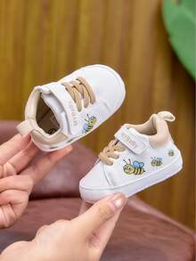 Giày thể thao đế mềm dáng casual cho bé 0-1 tuổi, họa tiết ong thời trang, khóa dán phối màu tương phản, thích hợp mang trong nhà và ngoài trời, mùa xuân và mùa thu. - Màu be - Xem 9