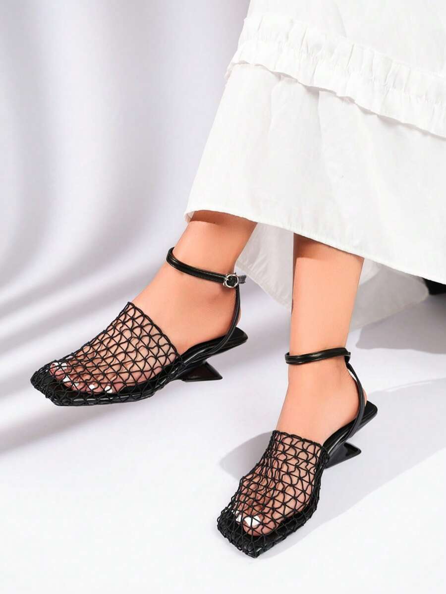 Giày sandal cao gót nữ mới năm 2026, sandal đế xuồng rỗng bằng lưới, sandal mũi vuông gót bất đối xứng dành cho nữ. - màu đen - Xem 1