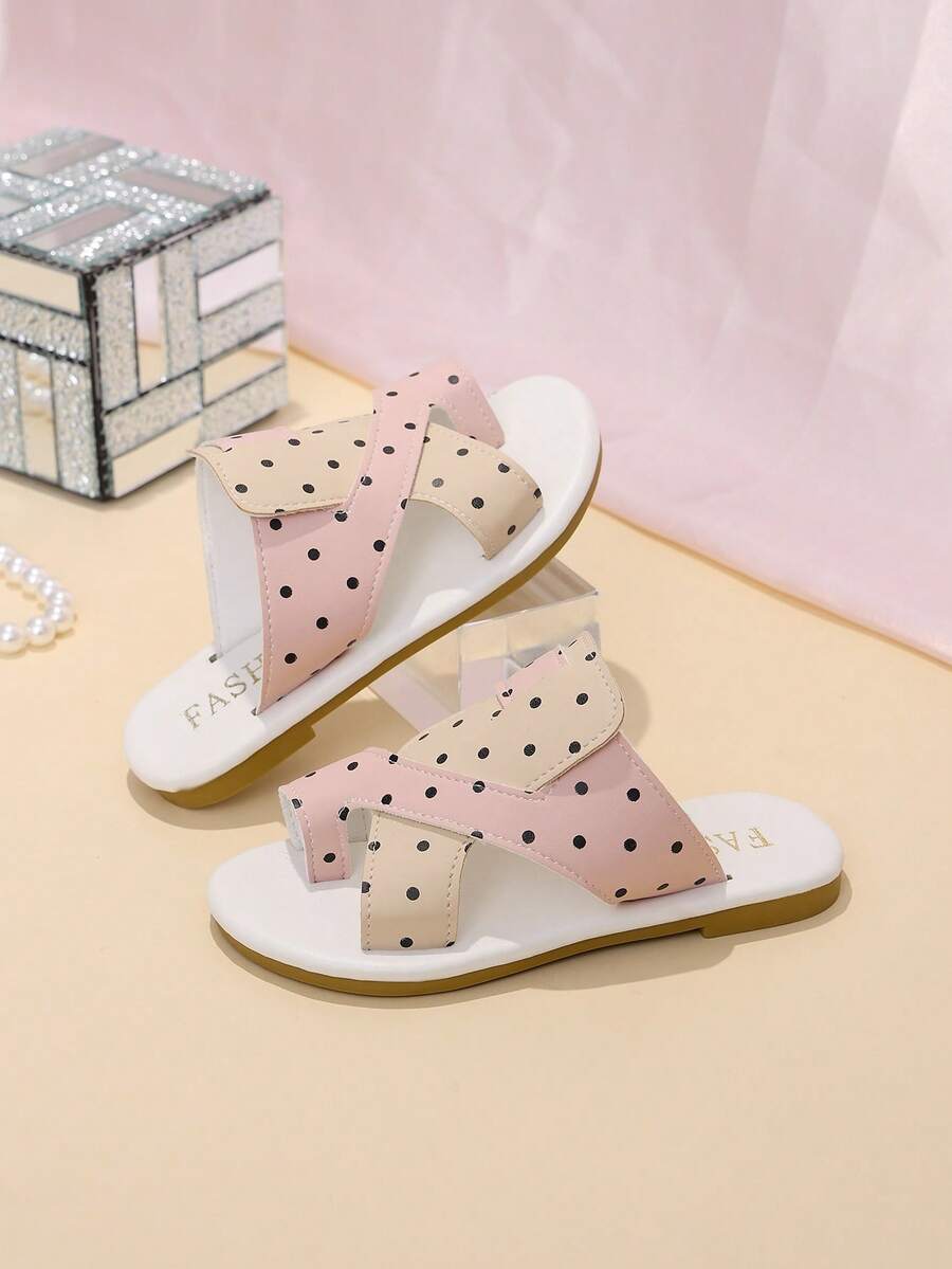1 đôi dép sandal đi biển trẻ em size nhỏ màu hồng chấm bi phối mảng màu, chất liệu PU may mềm mại thoải mái, mũi tròn, thiết kế xỏ chân, đế mềm chống trượt, dép bệt phong cách resort thời trang dễ thương, phù hợp đi thường ngày, tiệc bãi biển, hàng mới về xuân/hè - Hồng - Xem 1