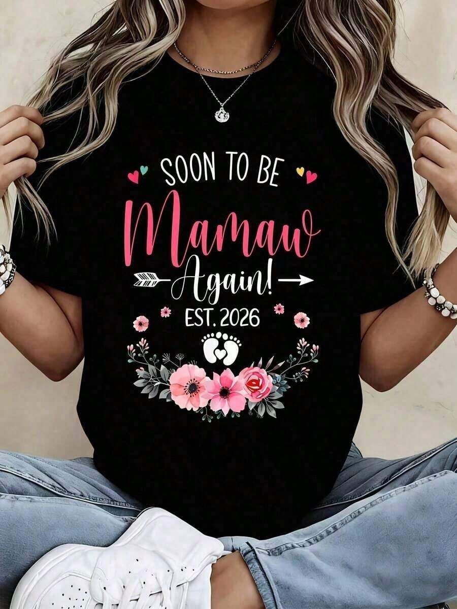 Nueva Temática de Verano 2026: Camiseta Blanca con Estampado Floral y de Corazones "Pronto Seré Mamá de Nuevo Est. 2026" para Anuncio de Embarazo y Celebración Familiar - Estilo - Ver 1
