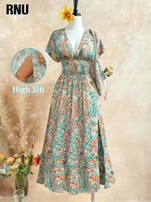 Vestido Maxi Fluido RNU Plus Size Estampa Paisley Boho Azul-Verde e Laranja, Decote V Profundo, Manga Curta, Cintura Elástica Franzida, Fenda Lateral Alta, para Praia e Férias - Verde - Visão 7