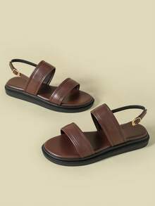 2026 Nuevas sandalias con hebilla para mujer, tacón bajo y suela gruesa, estilo bohemio retro fresco, punta abierta plana, cómoda para maternidad, ligera y de verano, diseño de nicho de lujo no convencional que estiliza las piernas, con tira trasera calada, de unicolor marrón café, transpirable, elegante para vestir, casual y deportiva, con hebilla de metal, sandalias romanas, tallas del 33 al 43 - Café integral - Ver 3