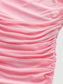 Vestido de longitud media con hombro asimétrico ajustado, fruncido y decoración de hebilla metálica para mujer - Rosa - Ver 4