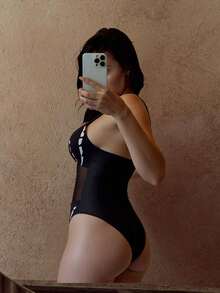 Traje de baño de una sola pieza para mujer con diseño de unicolor, tirantes, parches de malla, sexy y con recortes, estilo bohemio para festivales - Blanco y Negro - Ver 2