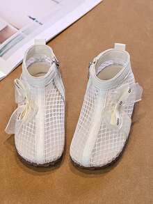 1 đôi sandal lưới buộc nơ đính ngọc trai cho bé gái, kiểu dáng thanh lịch Pháp, phù hợp cho trẻ mới biết đi và trẻ nhỏ mặc hàng ngày vào mùa hè. - Màu be - Xem 2