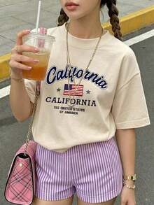 Nueva camiseta de manga corta con cuello redondo para mujer 2026. Hecho de 100% algodón puro con un corte holgado. Estilo casual y versátil combinado con estampados de moda, un elemento esencial del guardarropa. Perfecto para el transporte diario, citas informales y ropa urbana. - Beis - Ver 2