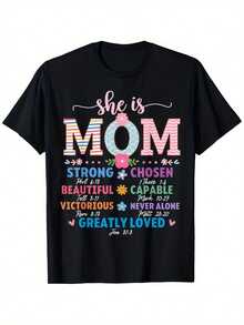 Camiseta con Versículo Bíblico Cristiano "She Is Mom" - Regalo Inspirador para el Día de la Madre con Diseño Floral y de Fe, Camiseta Suave y Transpirable de Cuello Redondo, Top Unisex de Manga Corta de Ajuste Cómodo para Mujeres y Hombres, Citas de Versículos Bíblicos (Salmo 127:2, Proverbios 31:25) - Negro - Ver 1