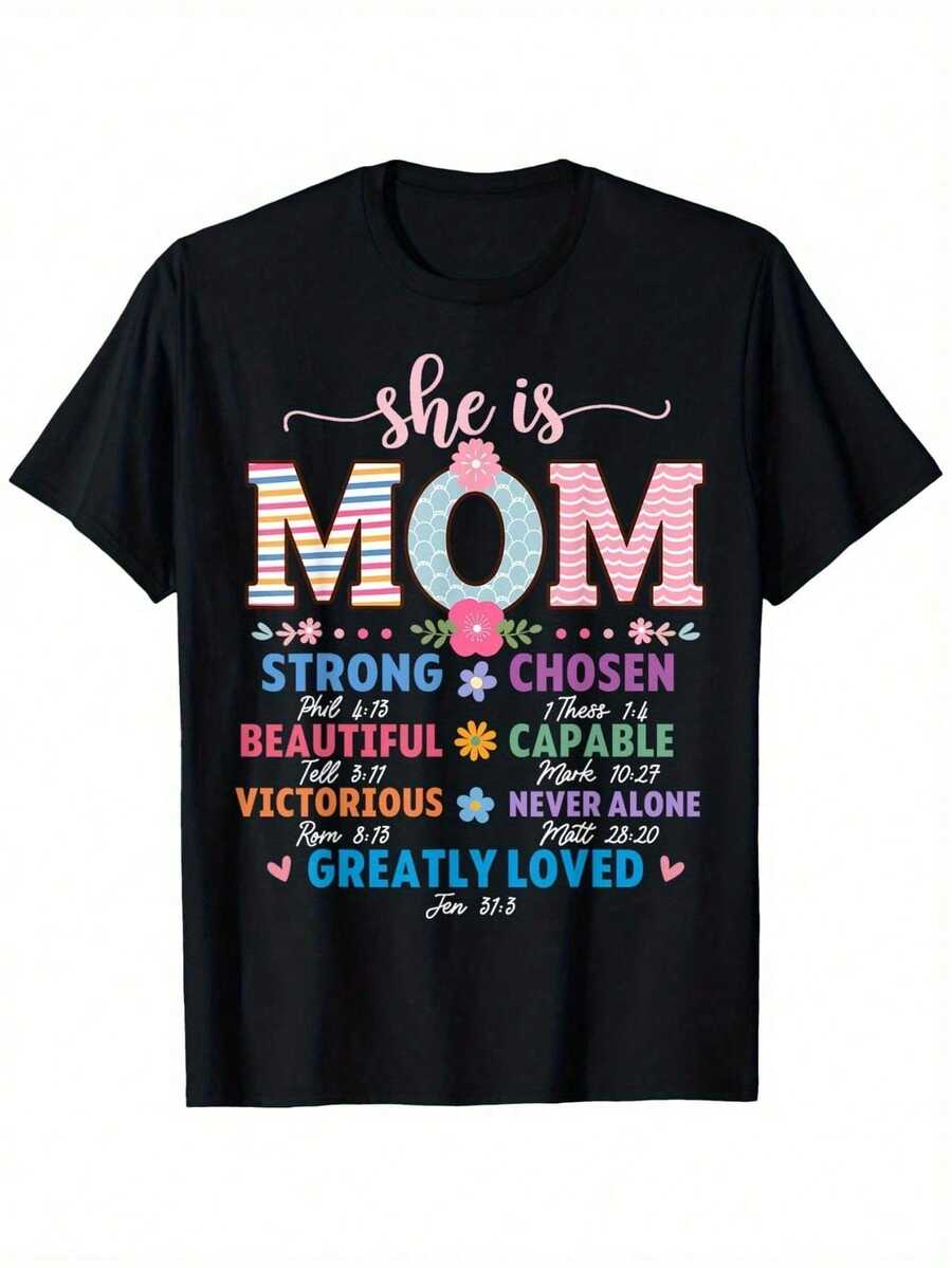 Camiseta con Versículo Bíblico Cristiano "She Is Mom" - Regalo Inspirador para el Día de la Madre con Diseño Floral y de Fe, Camiseta Suave y Transpirable de Cuello Redondo, Top Unisex de Manga Corta de Ajuste Cómodo para Mujeres y Hombres, Citas de Versículos Bíblicos (Salmo 127:2, Proverbios 31:25) - Negro - Ver 1