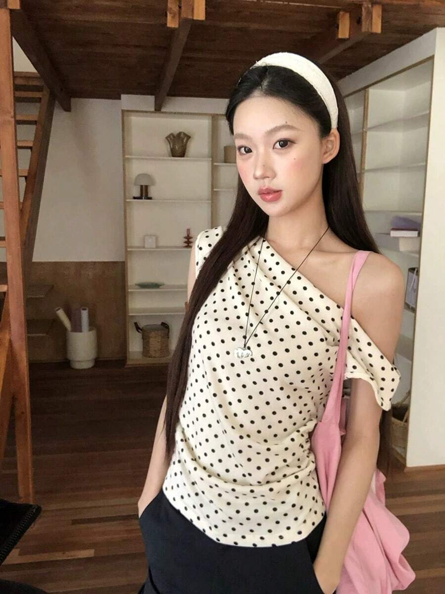 杏色波點女款短袖T恤 夏季新品 熱門設計 時髦韓系不對稱露肩上衣 - 杏色 - 查看 1