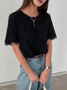 Camiseta de mujer de cuello redondo con encaje de contraste, de manga corta y holgada, para uso casual diario en verano, de vestir informal para mujeres - Negro - Ver 6