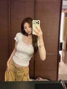 Áo dệt kim cổ vuông viền ren hình bướm dành cho nữ, áo thun tay ngắn phong cách đường phố thanh lịch, áo kiểu Hàn Quốc mùa hè ôm dáng ngắn đa năng nhẹ nhàng thanh lịch màu trắng. - Màu trắng sữa - Xem 7