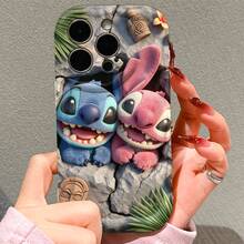 Disney Stitch And Angel Phone Case, Official Disney Lilo & Stitch Character Design, Cute Plush Stitch And Angel Hiding In Hawaiian Stone Hole Protective Cover. Compatible With IPhone 17, 16, 15, 14, 13, 12, 11 Pro Series, Featuring Plush-Style Stitch And Angel Peeking Out From A Stone Hole With Tropical Decorations, Perfect For Disney Fans And Couple Lovers To Showcase Their Favorite Characters, Ideal For Birthdays, Holidays, Anniversaries, Graduation Gifts, Or Any Special Occasion To Surprise Family, Friends, Classmates, And Loved Ones. - 白色 - 查看 5