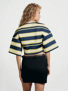 Camiseta corta de cuello redondo, hombros caídos y diseño a rayas. - Multicolor 3 - Ver 7