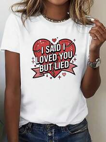 A Women's Short-Sleeved Printed T-Shirt With An Artistic Crew Neck And The Print "Saying I Love You Is A Lie." This Casual, Sporty Short-Sleeved Tee Incorporates Dark Elements. It's A Comfortable And Suitable Summer Basic. - 白色 - 查看 1