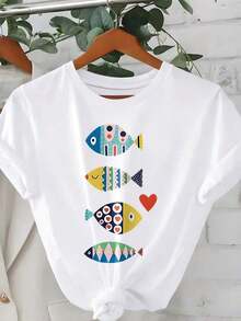 Camiseta de manga corta con cuello redondo, hecha de tela altamente elástica, estampada con un colorido diseño de peces, informal, blanca, para uso en verano. - Blanco - Ver 6