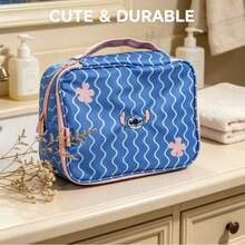 Túi đựng đồ vệ sinh cá nhân và trang điểm Disney Stitch - Một chiếc túi có khóa kéo rộng rãi, nhẹ và đa chức năng được thiết kế dành riêng cho phụ nữ. Lý tưởng để sắp xếp mỹ phẩm, đồ dùng vệ sinh cá nhân và các sản phẩm vệ sinh, kích thước hoàn hảo cho hành lý xách tay. - Nhiều màu - Xem 9